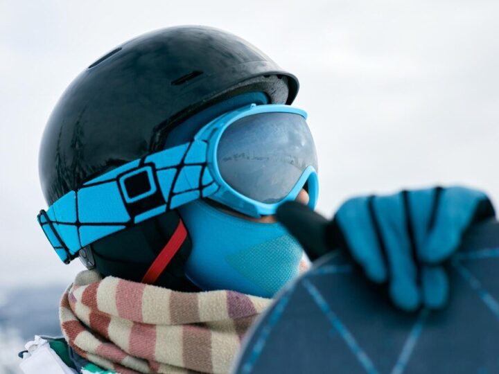 Jak dobrać strój snowboardowy dla kobiet i mężczyzn: przewodnik po odzieży snowboardowej