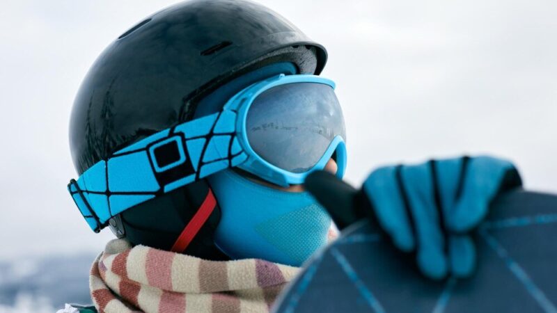 Jak dobrać strój snowboardowy dla kobiet i mężczyzn: przewodnik po odzieży snowboardowej