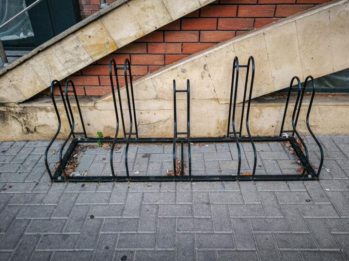Wybór bagażnika rowerowego na sakwy – przewodnik dla rowerzystów
