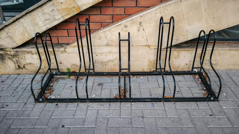 Wybór bagażnika rowerowego na sakwy – przewodnik dla rowerzystów