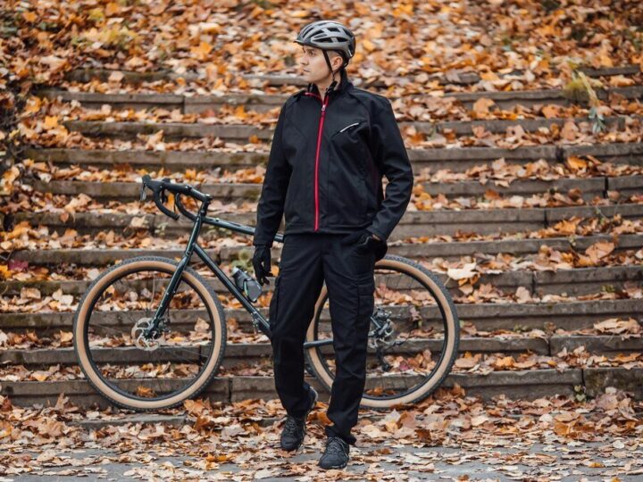 Kurtki rowerowe na każdą porę roku – jak wybrać odpowiednią?