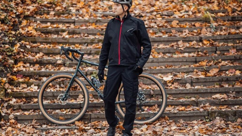 Kurtki rowerowe na każdą porę roku – jak wybrać odpowiednią?