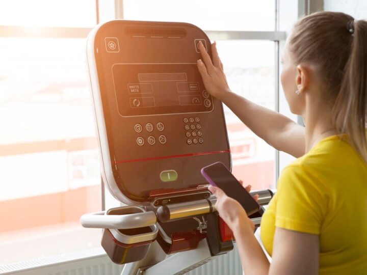 Co lepsze: bieżnia czy orbitrek – zalety i wady obu