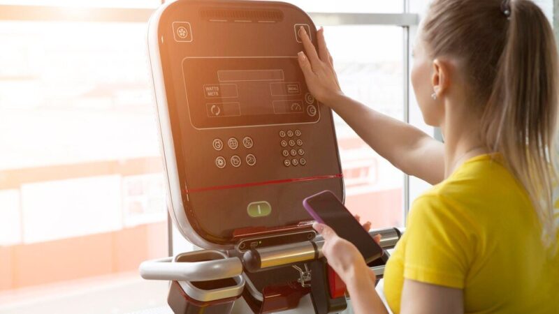 Co lepsze: bieżnia czy orbitrek – zalety i wady obu