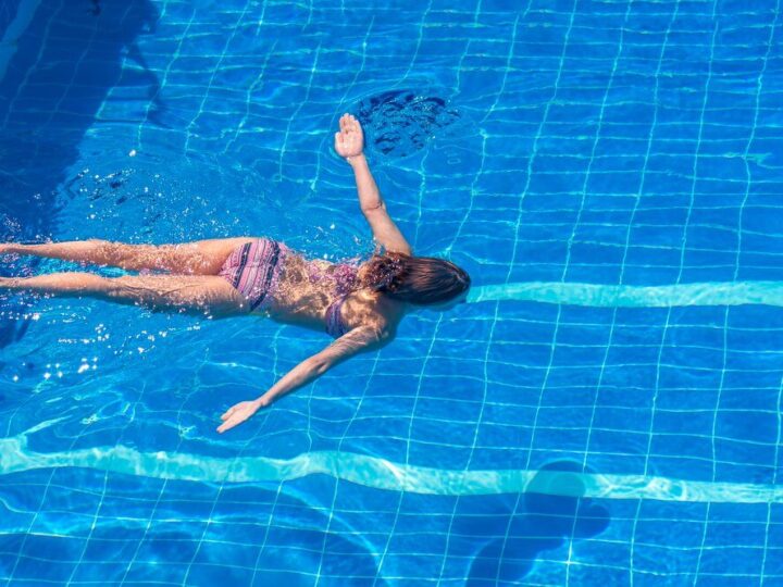 Ile spala się kalorii na basenie – przykładowe treningi i wyniki