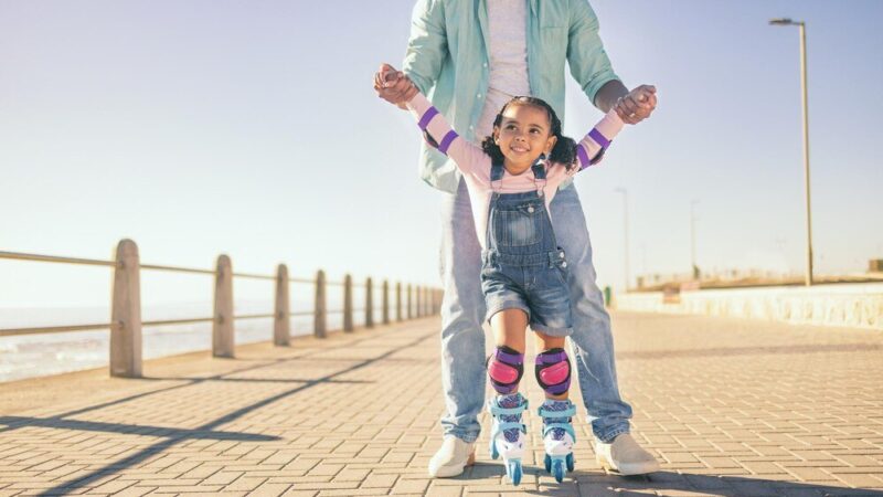 Jak nauczyć dziecko jeździć na rolkach – praktyczne wskazówki dla rodziców