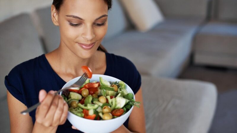 Jak nie czuć głodu – skuteczne triki i strategie