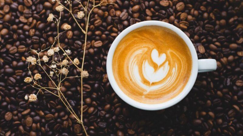 Keto kawa – przepis na energetyczny napój