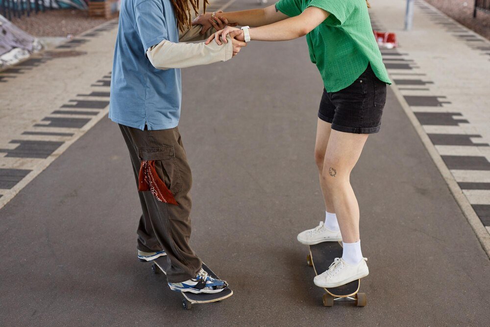 Wrotki czy rolki – co wybrać na początek?