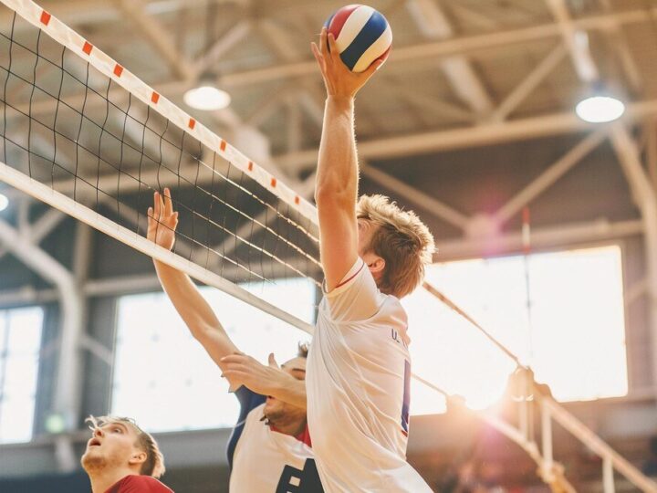 Wysokość siatki w siatkówce mężczyzn – aktualne przepisy i normy