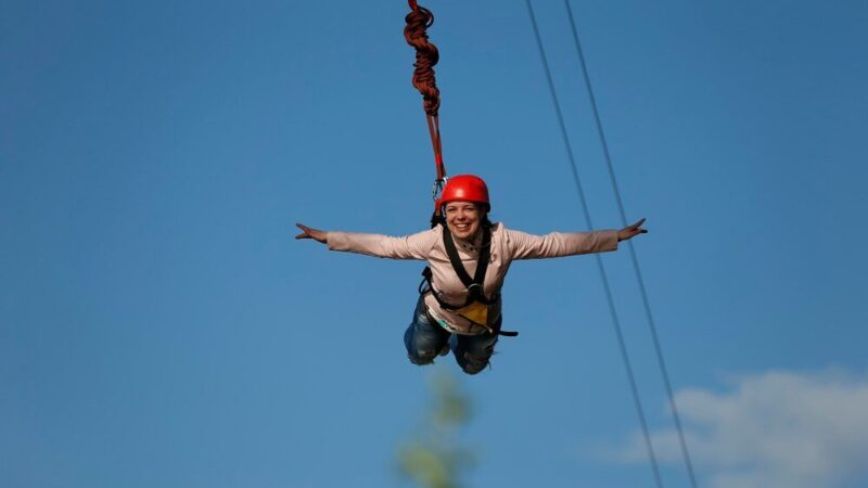 Od ilu lat można skakać na bungee?
