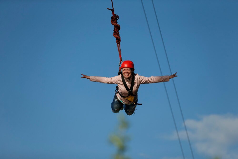 Od ilu lat można skakać na bungee?
